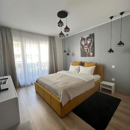 Qualis Apartament Braşov Extérieur photo