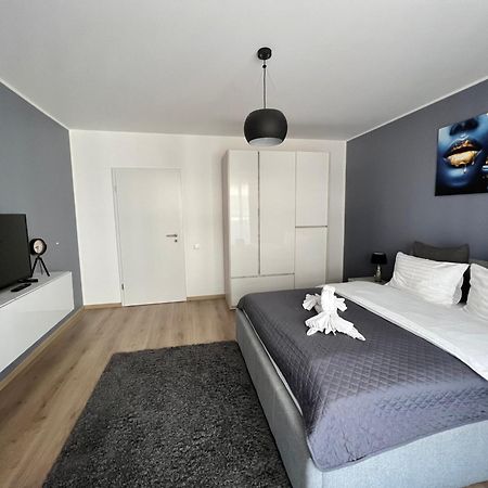 Qualis Apartament Braşov Extérieur photo
