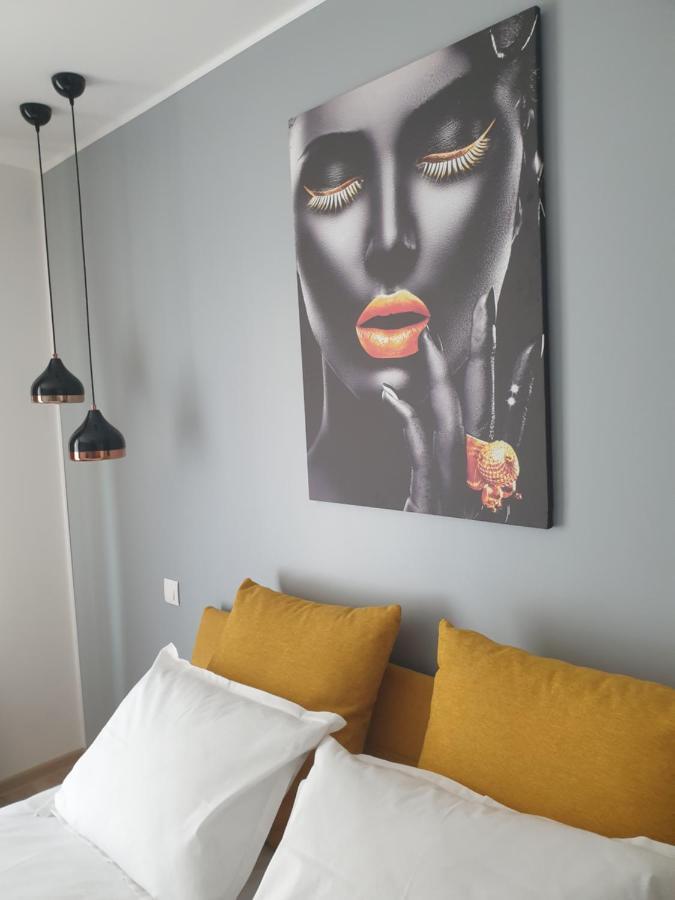 Qualis Apartament Braşov Extérieur photo