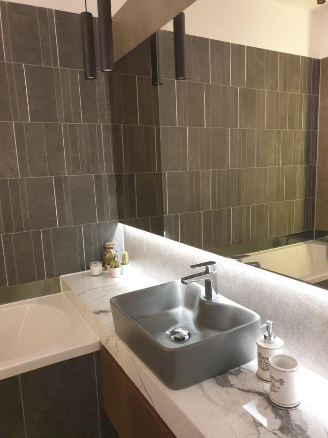 Qualis Apartament Braşov Extérieur photo